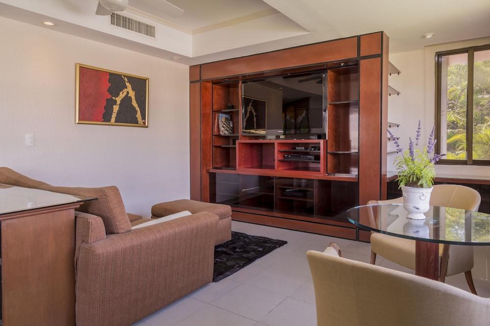 Elegant Lagoon Front Villa By Casa Paraiso Cancún Kültér fotó