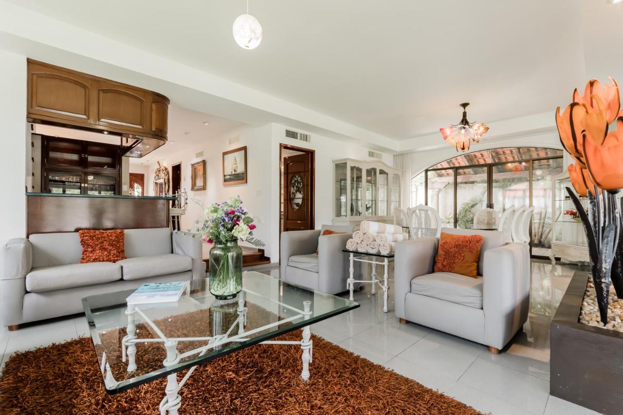 Elegant Lagoon Front Villa By Casa Paraiso Cancún Kültér fotó
