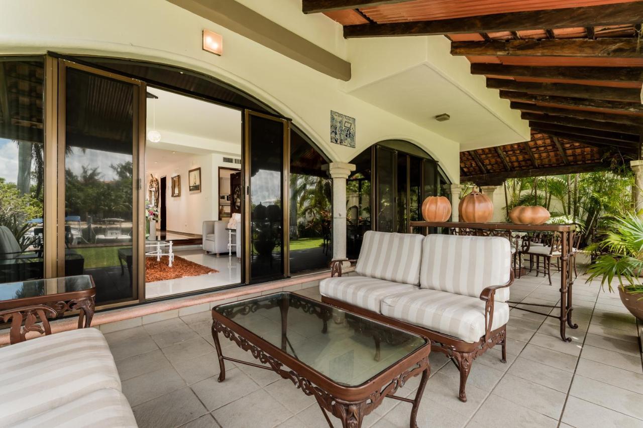 Elegant Lagoon Front Villa By Casa Paraiso Cancún Kültér fotó