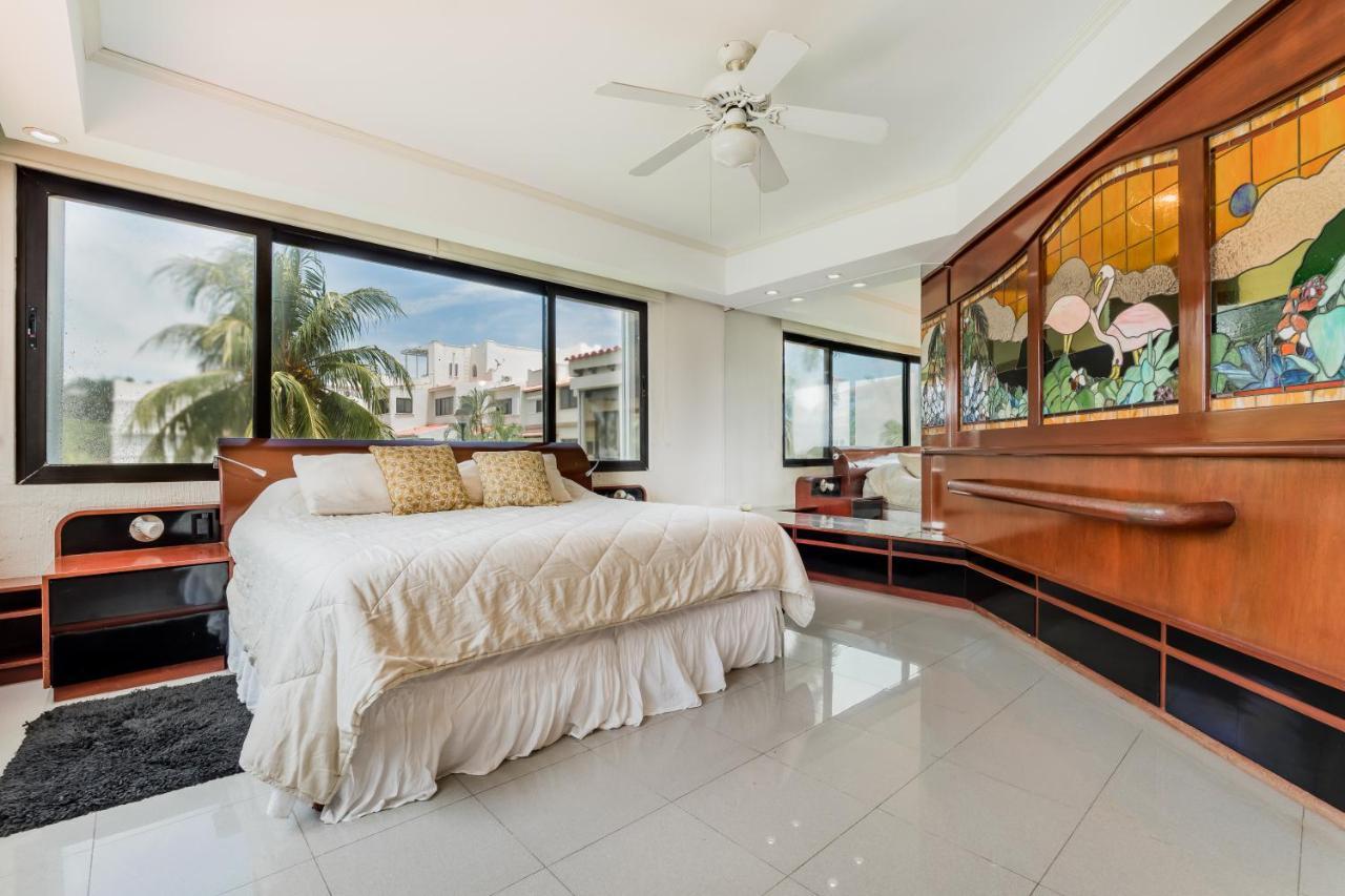 Elegant Lagoon Front Villa By Casa Paraiso Cancún Kültér fotó