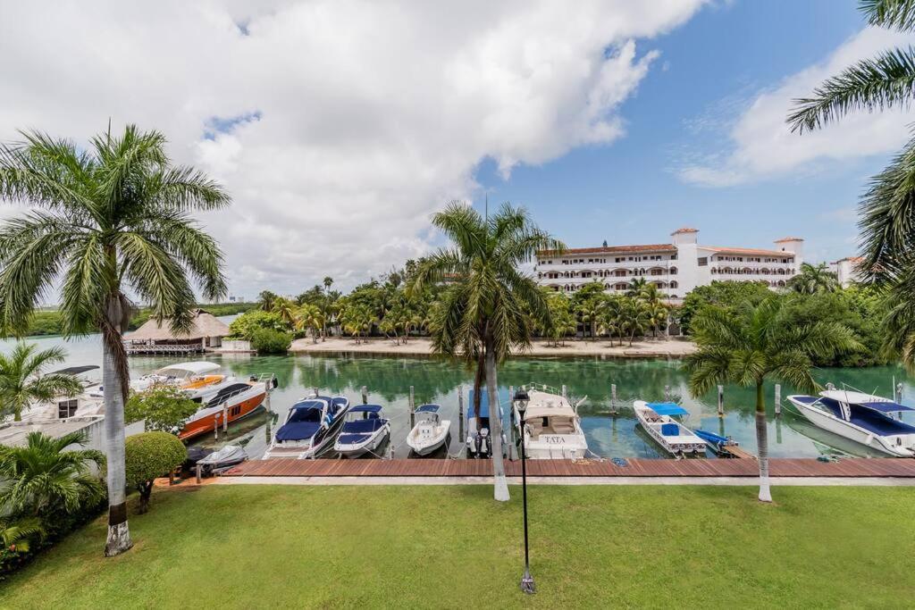 Elegant Lagoon Front Villa By Casa Paraiso Cancún Kültér fotó