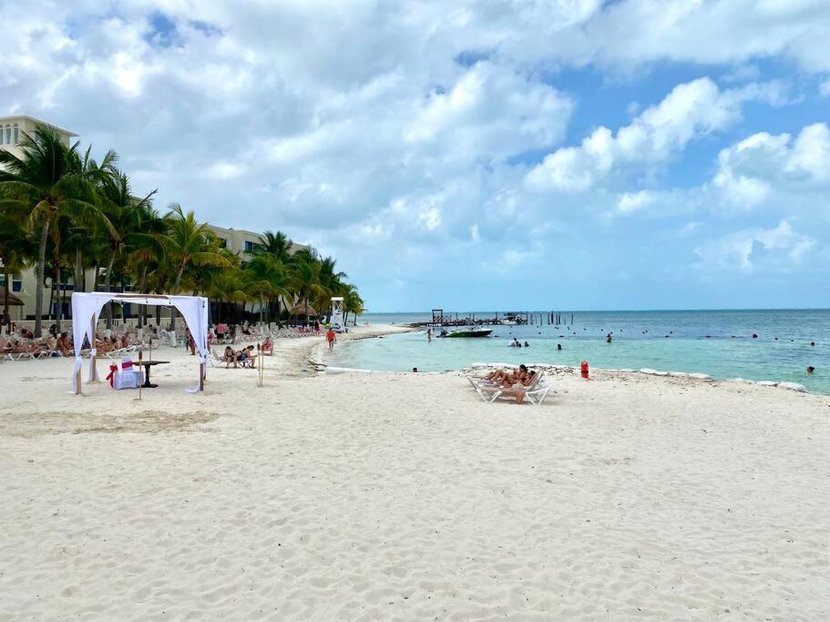 Elegant Lagoon Front Villa By Casa Paraiso Cancún Kültér fotó