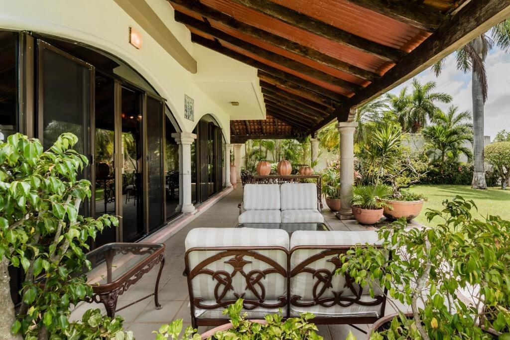Elegant Lagoon Front Villa By Casa Paraiso Cancún Kültér fotó